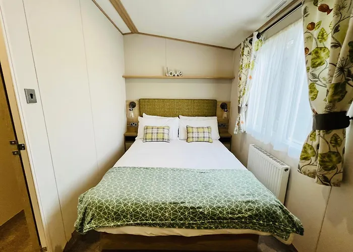 3 Bedroom Caravan Mc34, Lower Hyde, Shanklin, Isle Of Wight