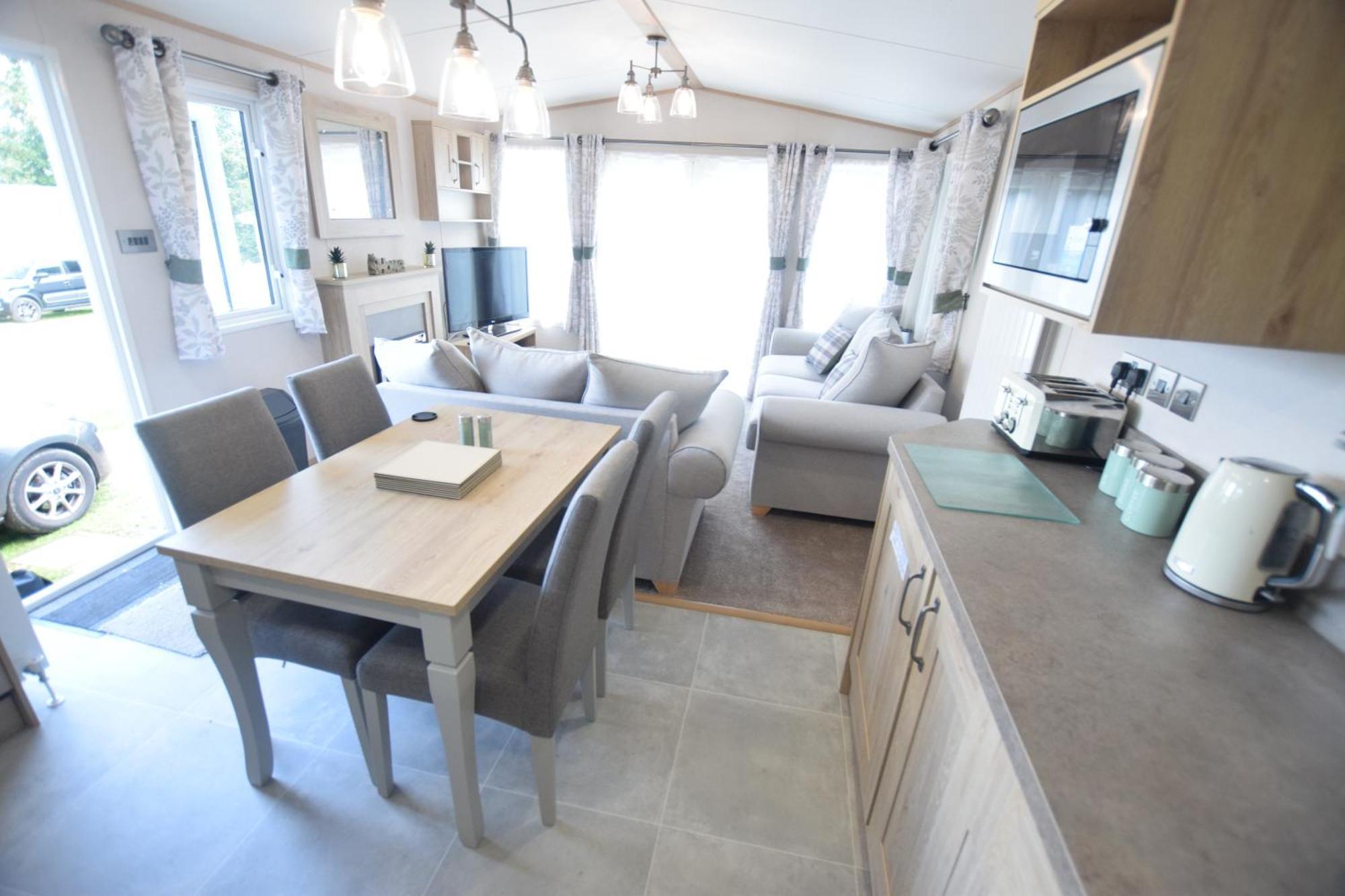 3 Bedroom Caravan Mc34, Lower Hyde, Shanklin, Isle Of Wight Holiday home Shanklin