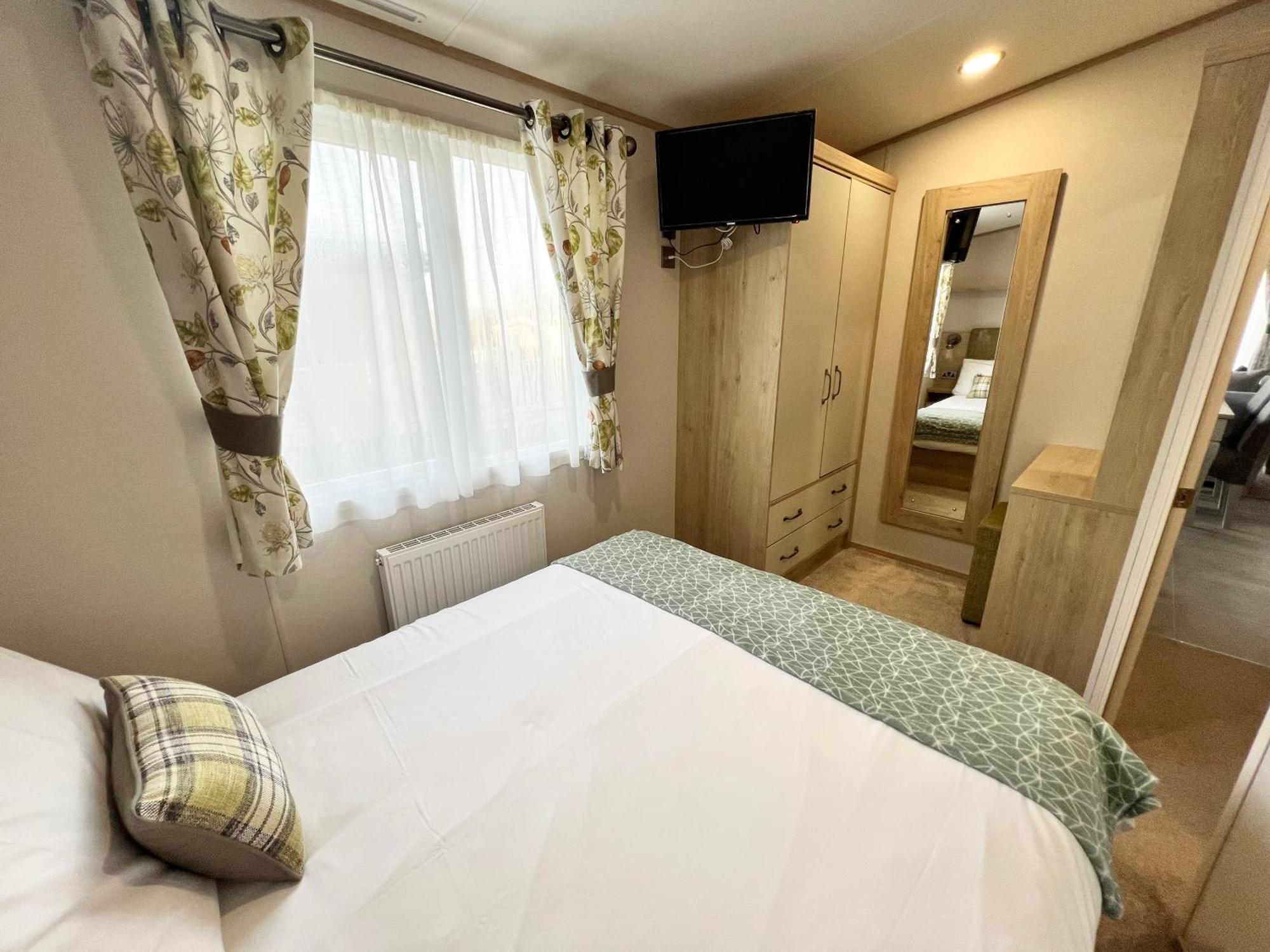 3 Bedroom Caravan Mc34, Lower Hyde, Shanklin, Isle Of Wight Shanklin