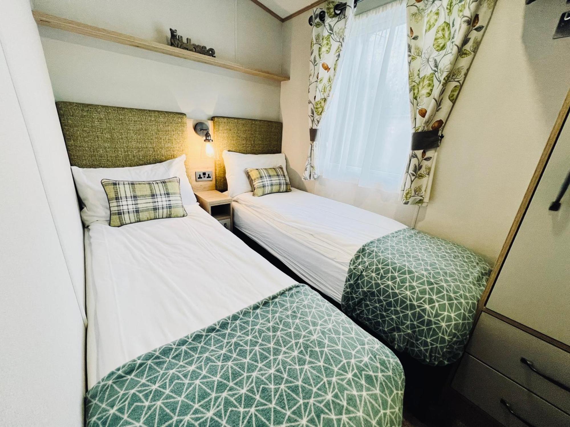 3 Bedroom Caravan Mc34, Lower Hyde, Shanklin, Isle Of Wight Holiday home